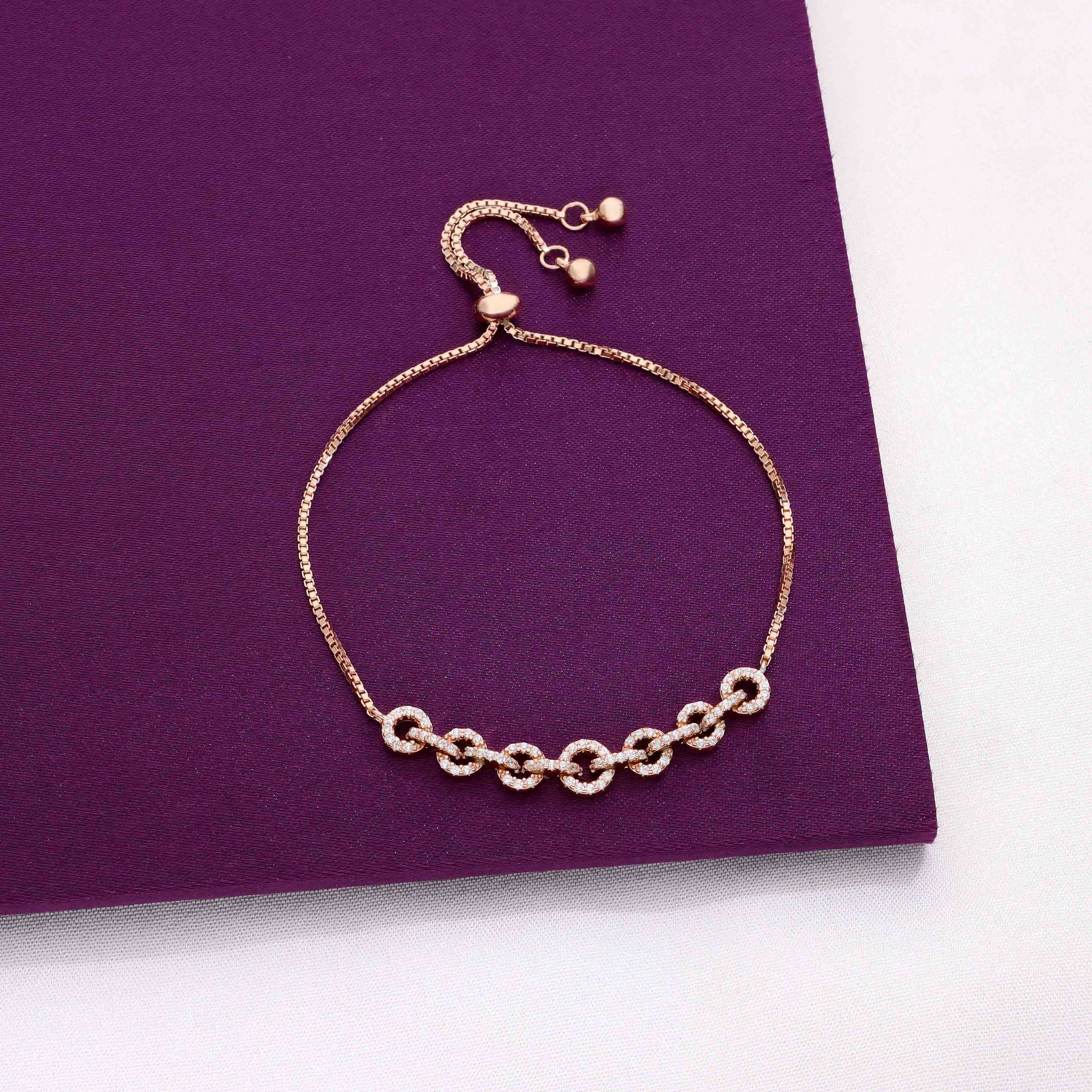 Exquisite Circular Link Bracelet - Image 2
