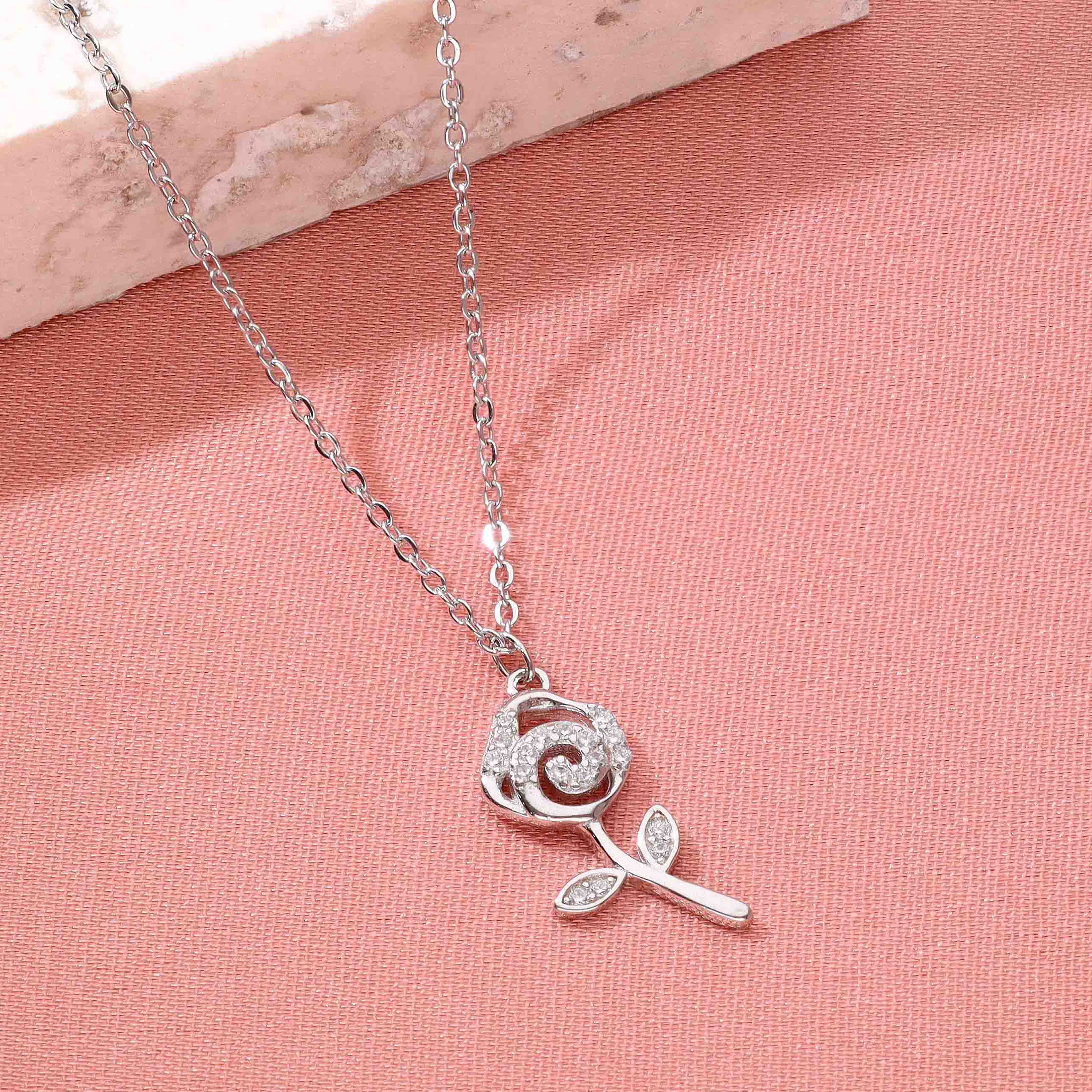 A Rosy Radiance of Love Casual Silver Chain Necklace